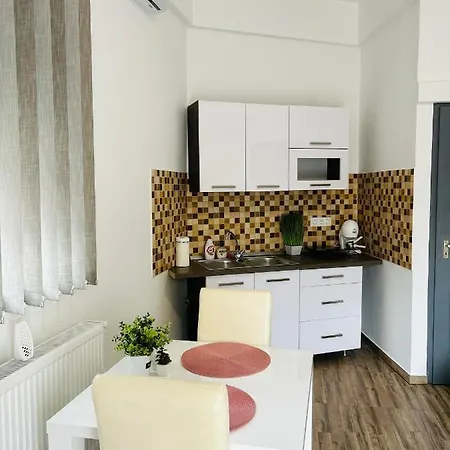 Eros Apartman Hajduszoboszlo Exterior photo