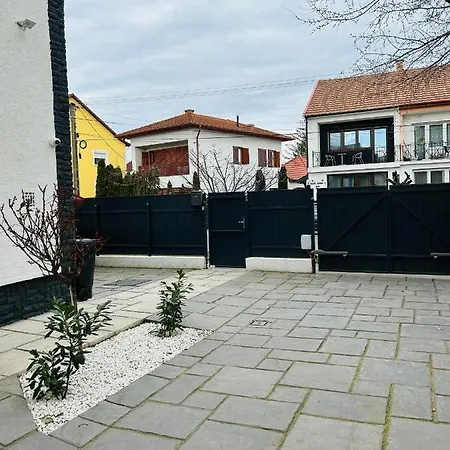 Eros Apartman Hajduszoboszlo Exterior photo
