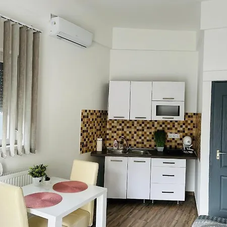 Eros Apartman Hajduszoboszlo Exterior photo